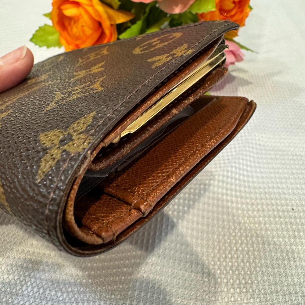 Authentic Louis Vuitton kisslock wallet - Picture 6 of 11